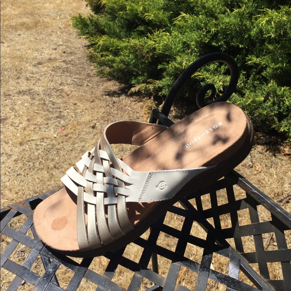 Easy spirit two tone slip on flat sandals